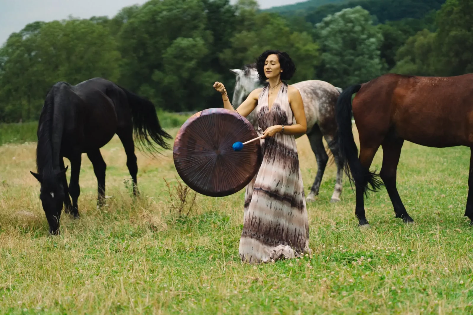 Atelier pentru femei. Port de bras & Sound Healing (Gong, boluri tibetane și clopoței Koshi)